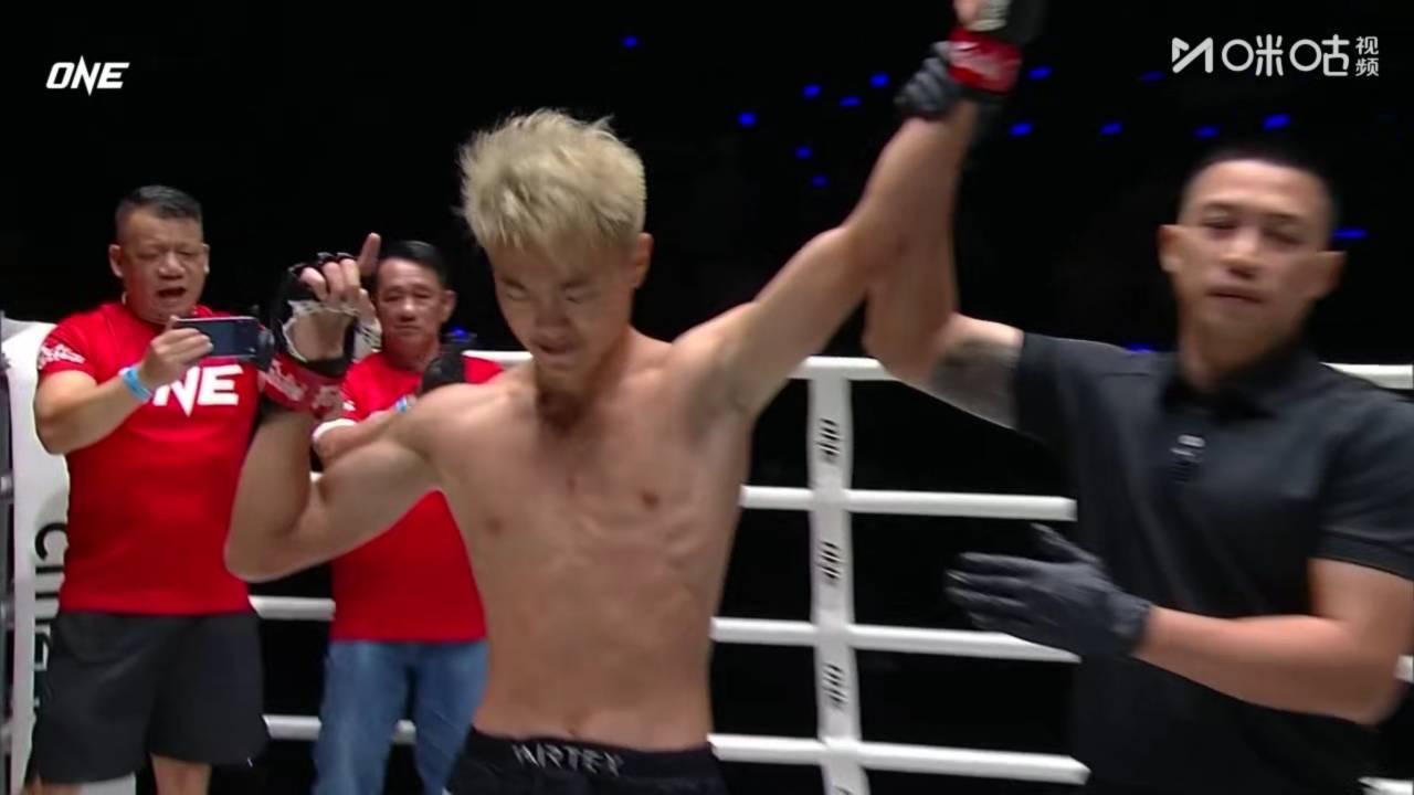 刚刚ONE周五格斗夜，我国新生代小将盛一洋第二回合三次击倒日本高手竹添翔太，TK