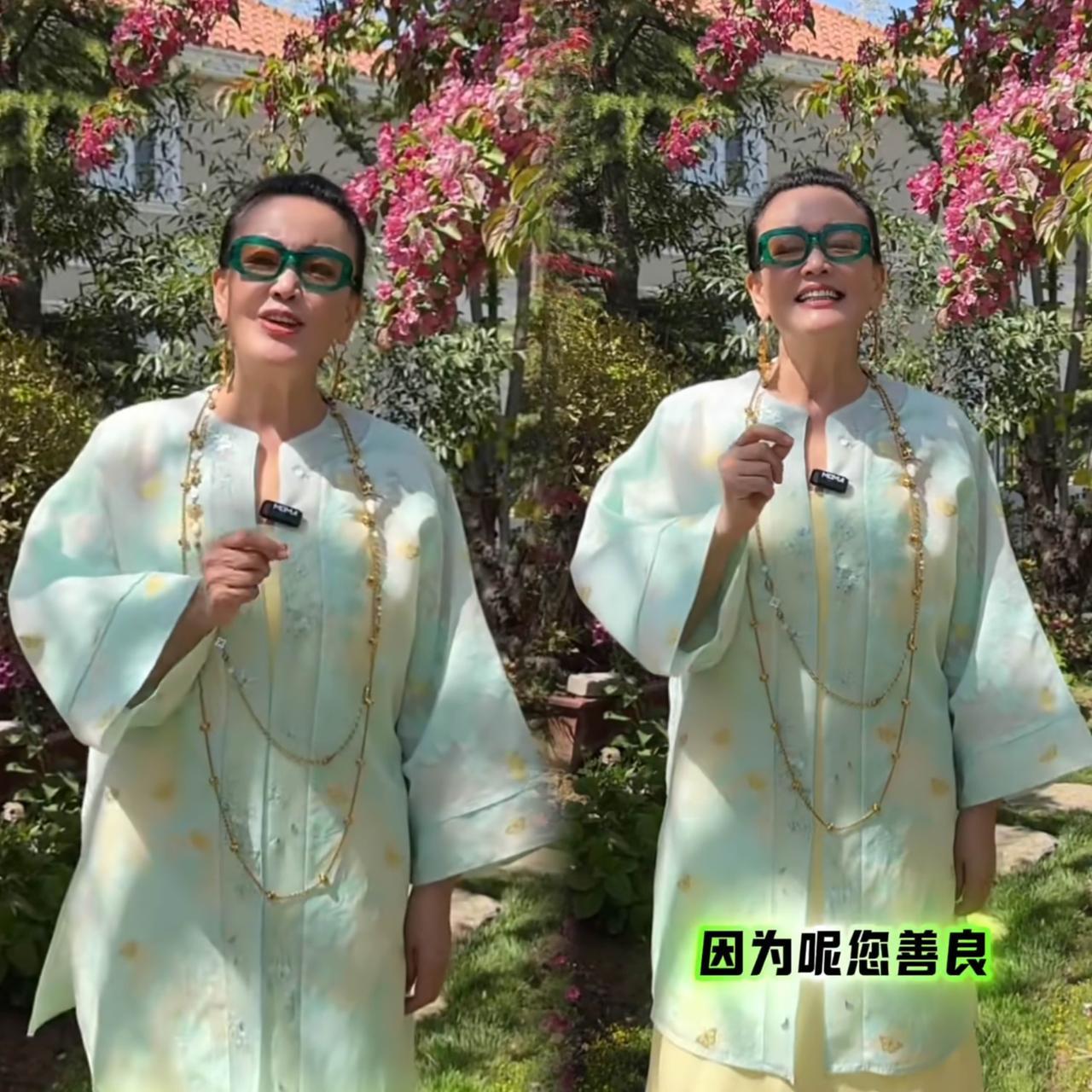 果然，
姜还是老的辣！
马筱梅带着娃、家人和保姆回京，一边预热一边发视频，本以为