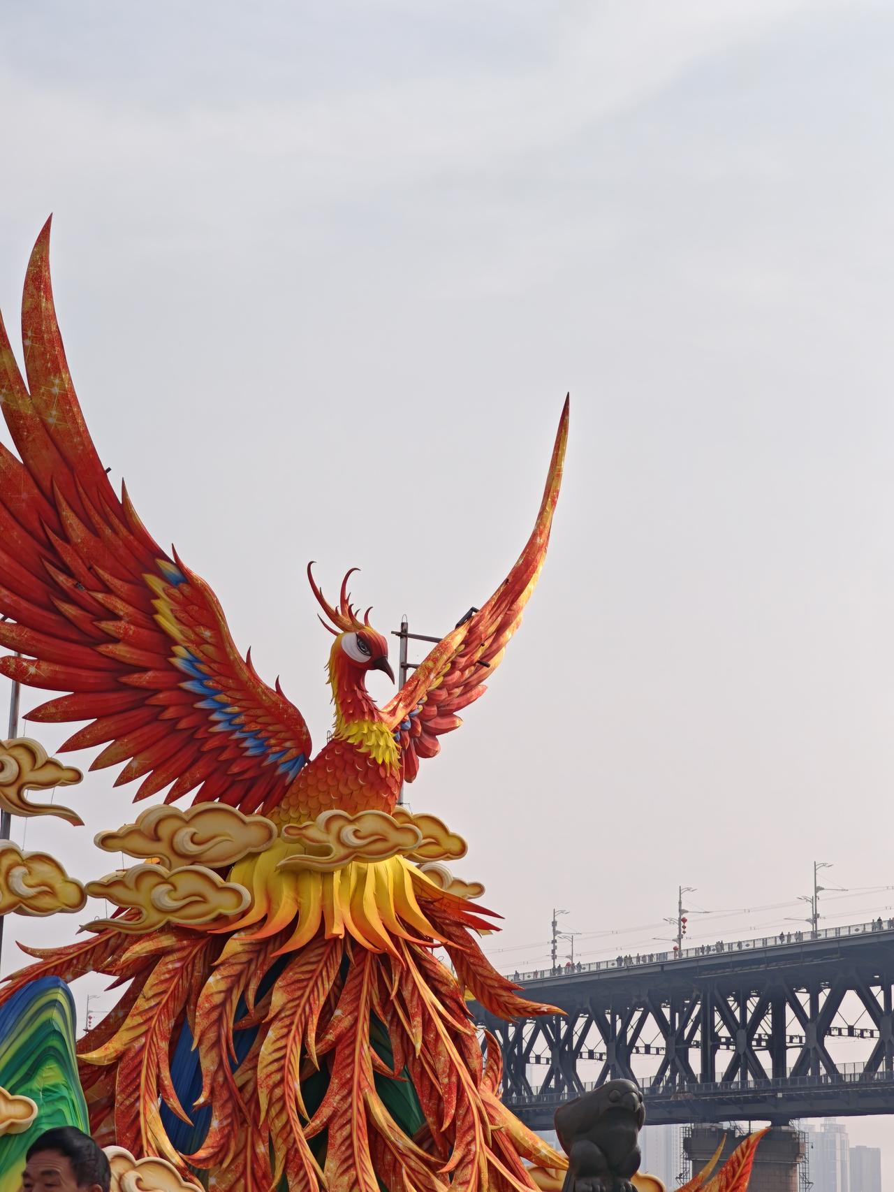 收到鼓励，一鼓作气实现开门红。大年初一的作品阅读量破10万。
     抛开收益