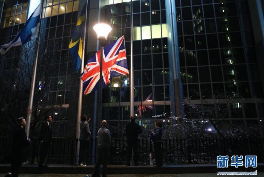 别天真了，美国不动手绝不是因为心善！英国专家最近捅破了一层窗户纸，听完让人后背发