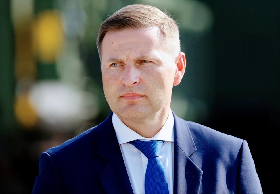 欧盟快成一盘散沙了，一场大西洋联盟的海上协作倡议，直接把欧洲撕成了两半，一边是波