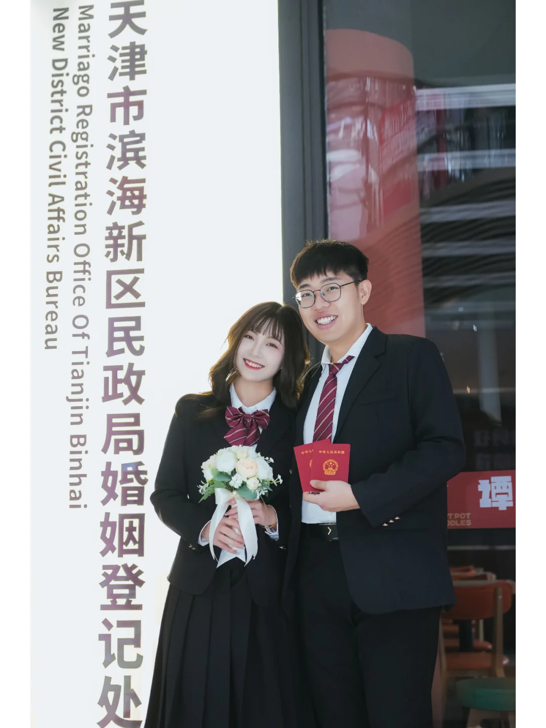 天津滨海领证跟拍，嘎嘎会摆姿势