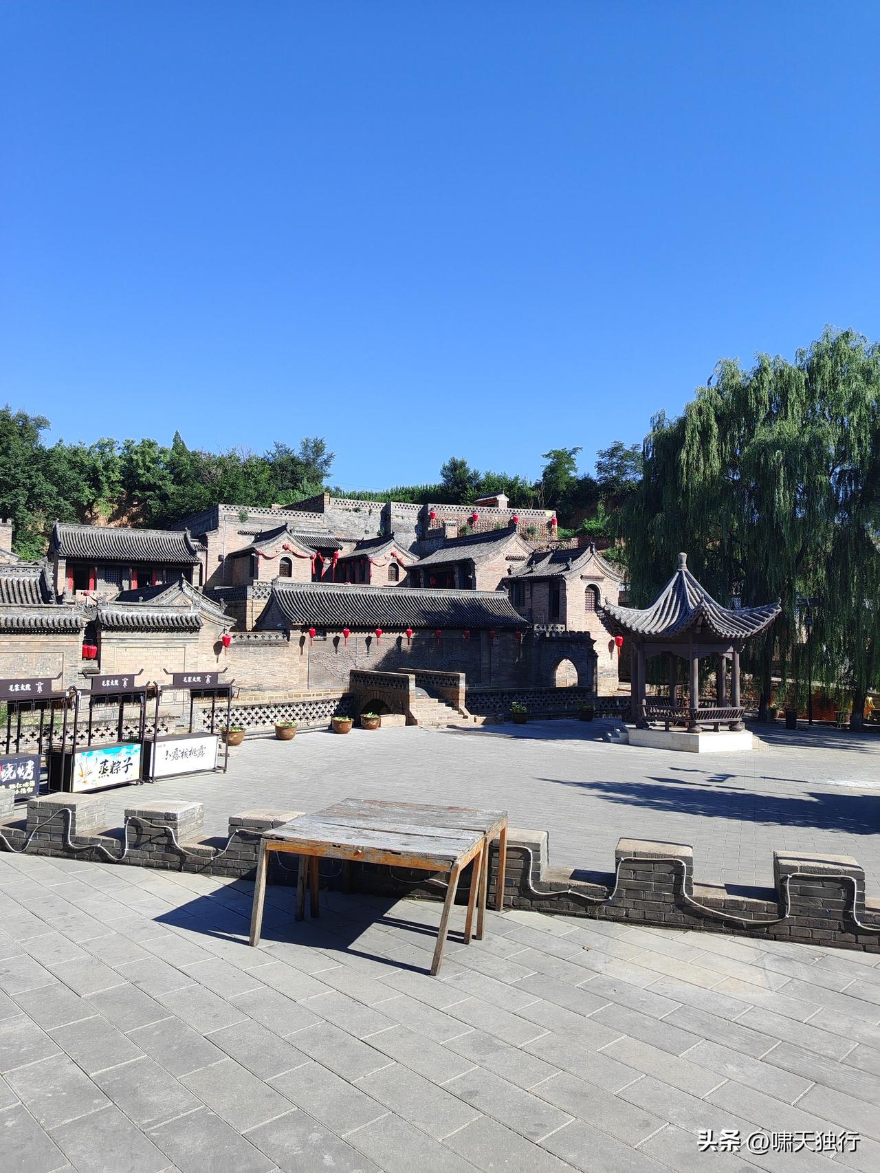 昔阳县值得游览的景观，除了大寨、石马寺等，还有一个“大院”。

这是我第三次来昔