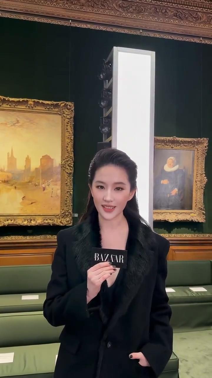 LVCruise27时装纽豹直击刘亦菲与BAZAAR香港读者问好。
hello，