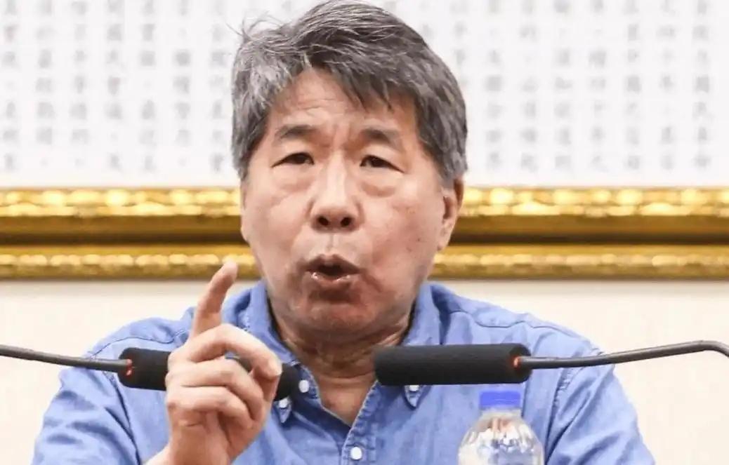 张亚中曾说：国民党有四种，第一是美国国民党，代表人物是朱立伦。主张亲美，一切都从