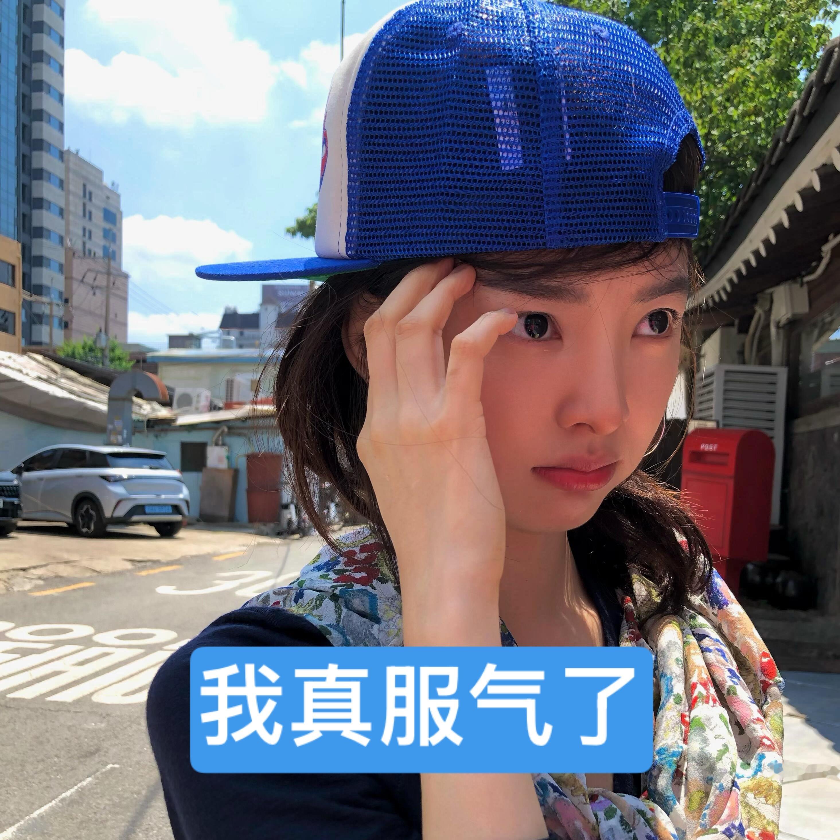 服 右手刷手滑点赞 左手手滑进主页，好难受😣感觉进主页更尴尬 