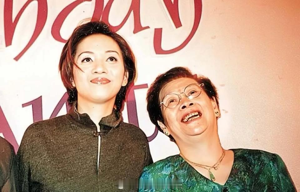 梅艳芳母亲去世 据港媒消息，梅艳芳母亲覃美金（梅妈）离世，享年102岁。早年曾做