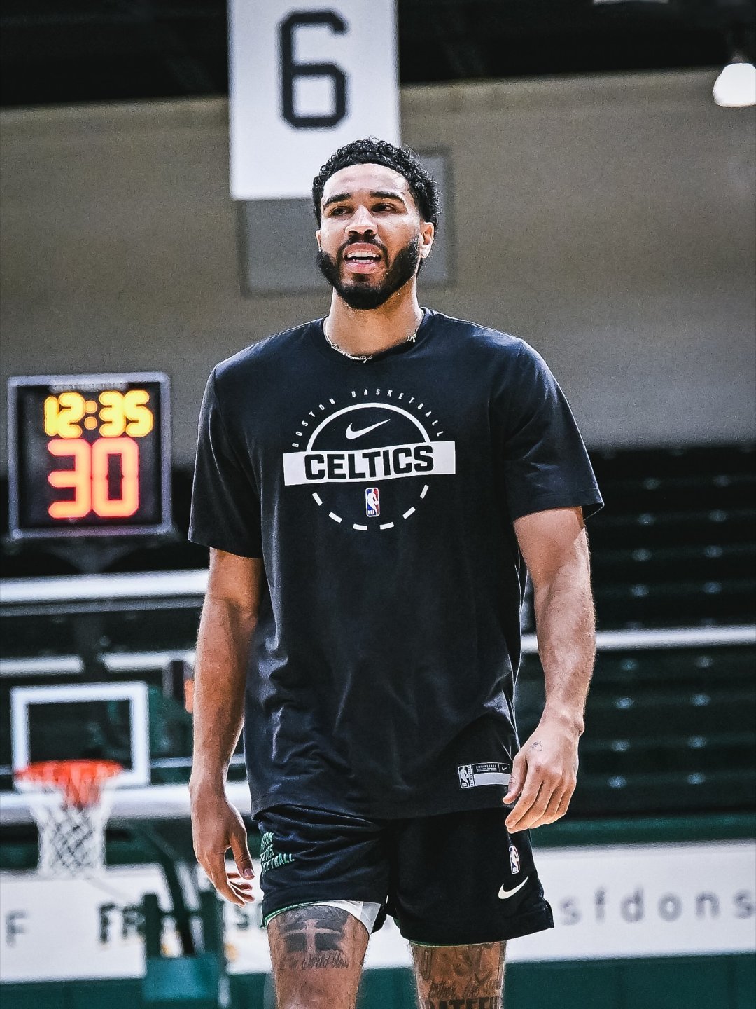 塔图姆在谈到自己的伤病恢复之路时说：“我只能走一步看一步，我受的伤非常严重，康复