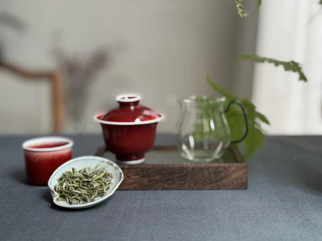 喝茶到底怎么入门？
新手从零开始喝茶，其实毫无难度。
首先，选对茶是第一步。
一