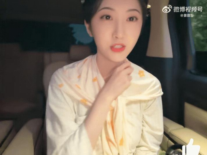 景甜直播截图，真美女才敢用这个角度吧 ​​​