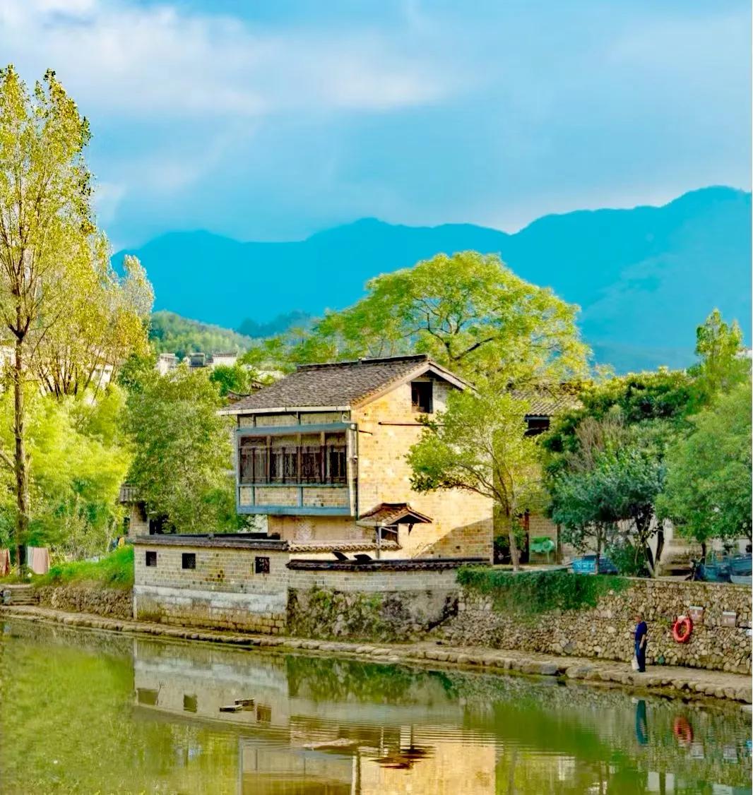 无论世界怎样待你
请保持住你的善良
因为好运会与你不期而遇