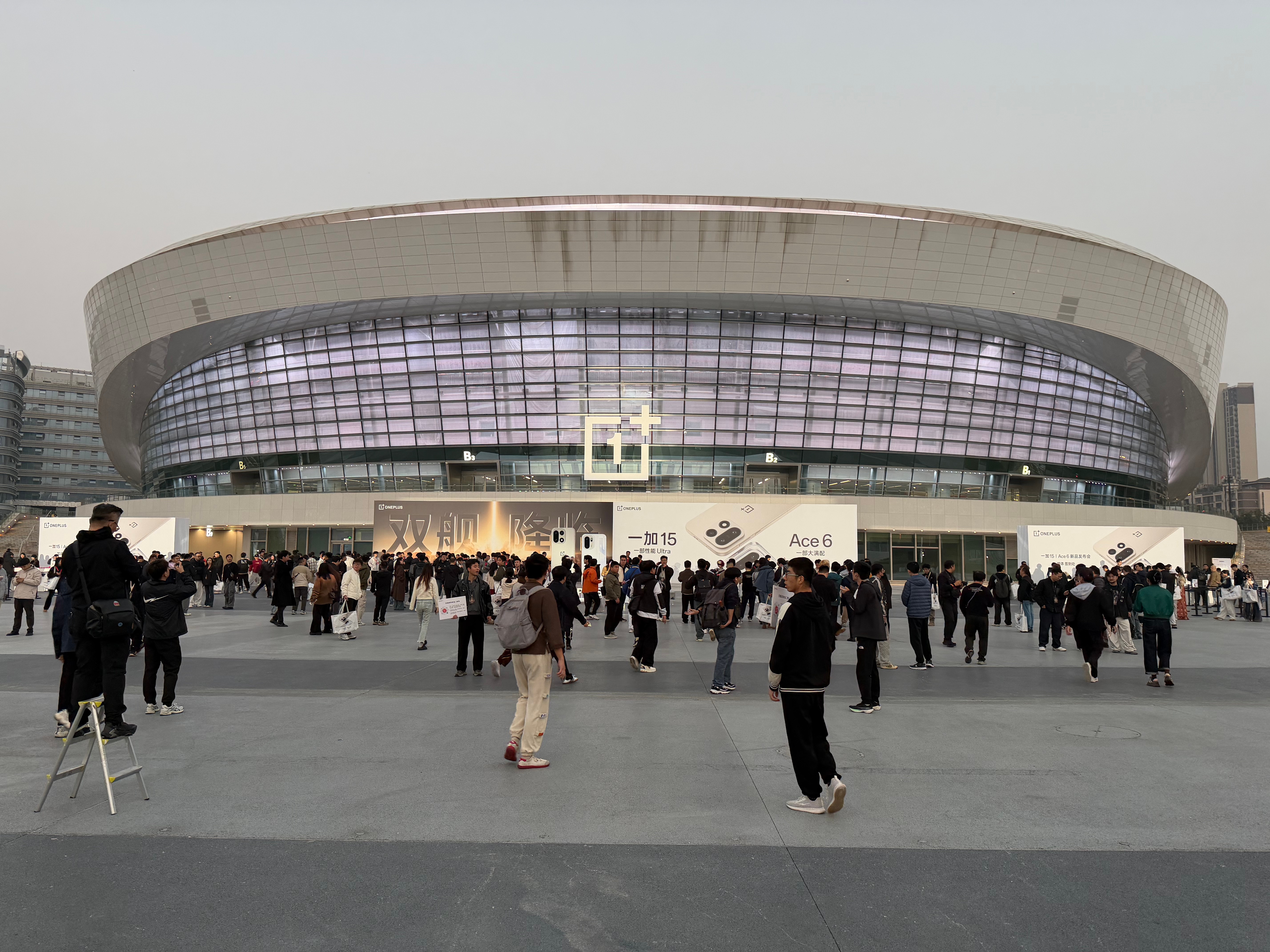 闪现西安，一加 15｜一加 Ace 6新品发布会现场，人好多，好热闹哈哈，就坐等