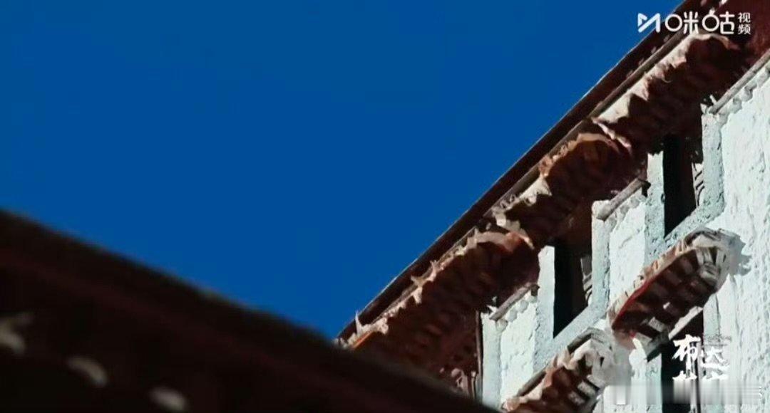 第一次对未知的布达拉宫感到震撼 罗云熙这嗓音太绝配布达拉宫了！听他讲述，那种深邃