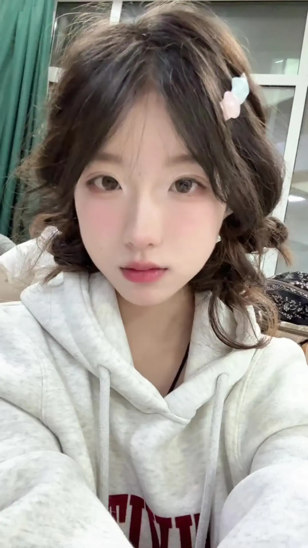 表达自己是一件很累的事情 像从我凌乱的一天里捡出一团毛线慢吞吞的缠起来...