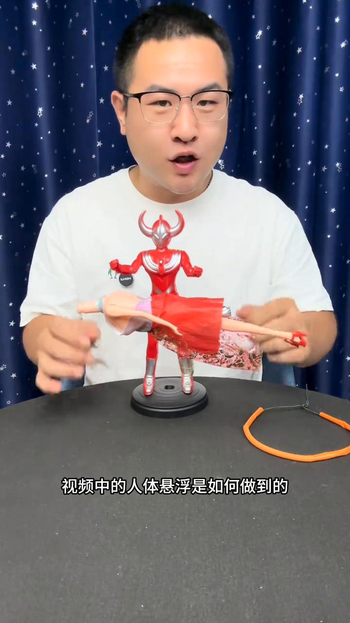 女子街头漂浮术，这招终于破解。
走在街上看到这一幕，我都被惊讶到了，这女子居然漂
