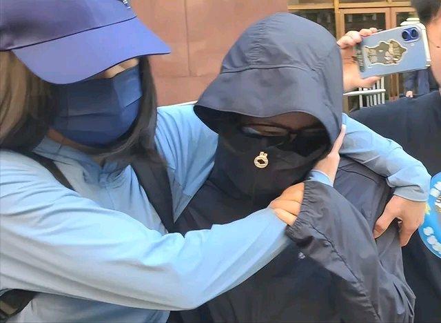 这两起台女投毒事件真是让人惊掉下巴！49岁的严晋平为挽留小22岁的澳洲男友，几个