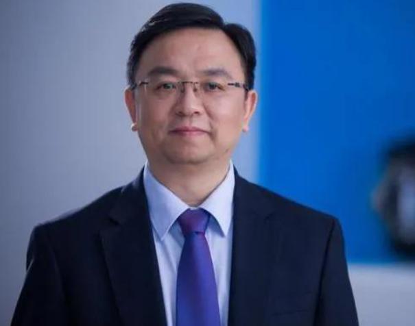 2020年，俞敏洪曾向王传福发问：“你的公司为何取名叫比亚迪？”王传福摆了摆手坦