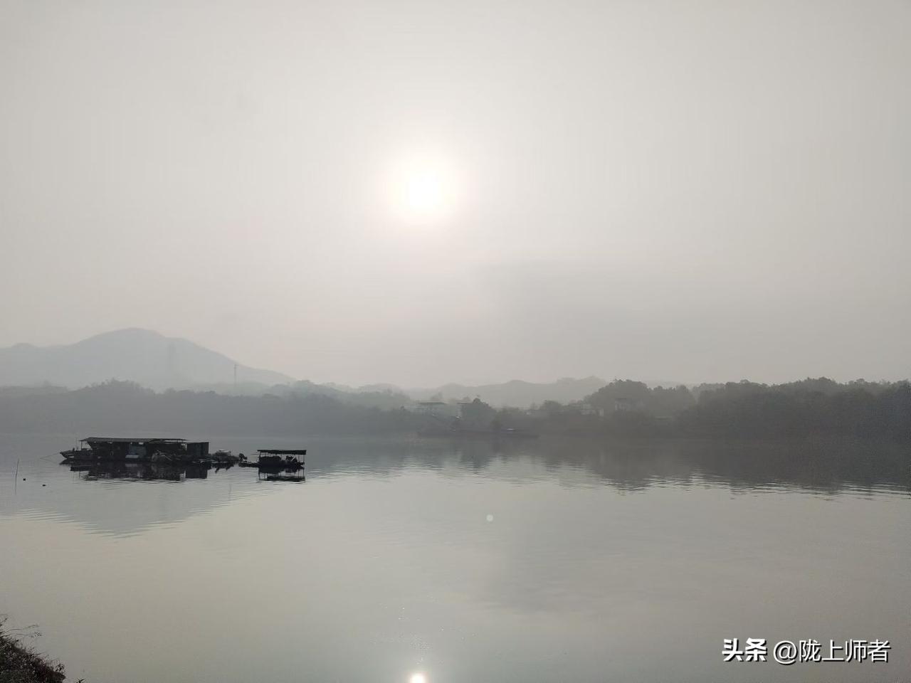 中国的山水画绝不是意境美而是来源于实景。不信你看这张照片。