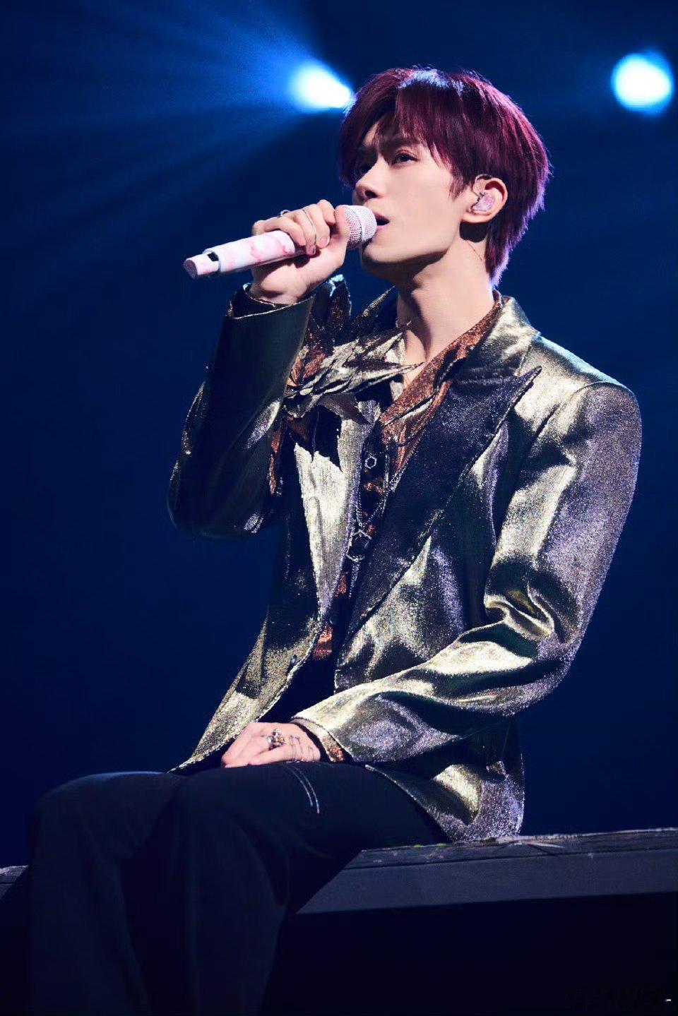 易烊千玺山恢复了色彩易烊千玺那些不间断的嗡鸣是一种向导易烊千玺 