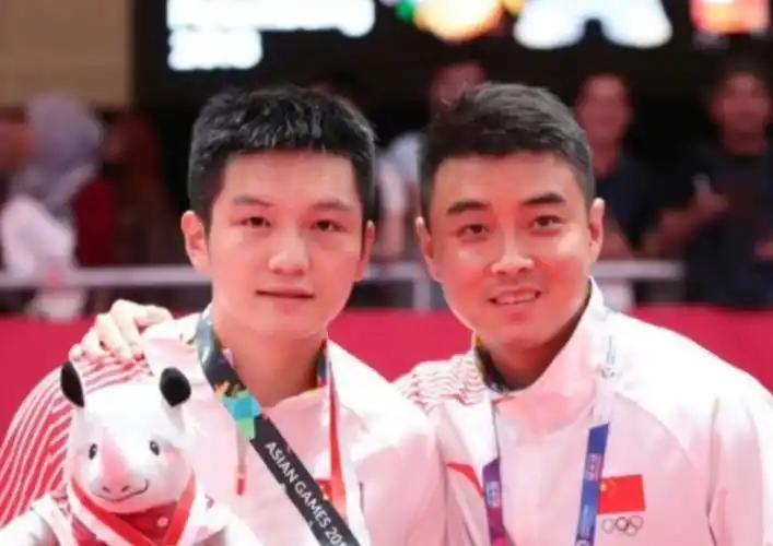 王皓不再叫樊振东“小胖”了，2026年2月3号那天，国乒宣布伦敦世乒赛怎么选人，