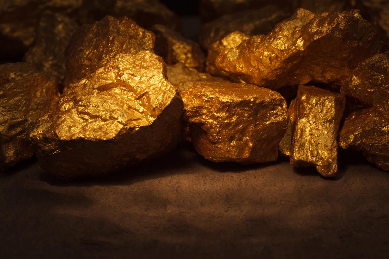 2026年3月13日周大福今日金价查询最新：黄金价格（1586元/克）、铂金价格