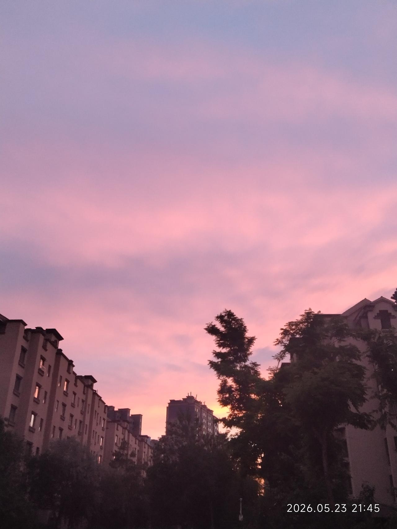 夏天到了，因为天太热啦，我家里准备装一台空调，商家联系好了，品牌机型也都确定了，