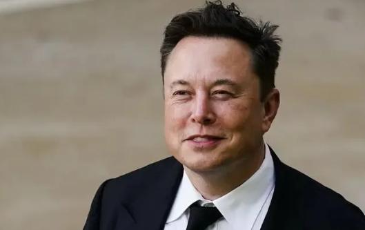 马斯克用刺耳评价撕开现实，就是为什么很多聪明人都困在人情博弈里，而真正改变世界的
