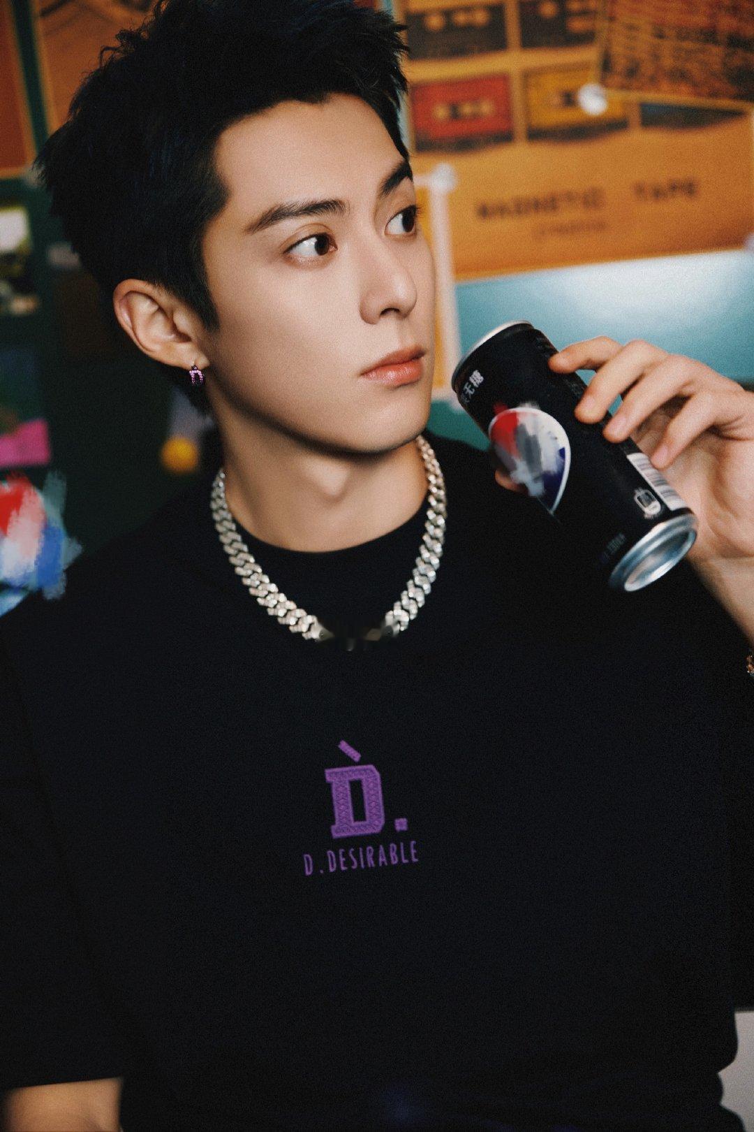 #王鹤棣夏日热血男高# 天塌下来也有颜顶着在此时此刻直接得到了具象化[彩虹屁]这