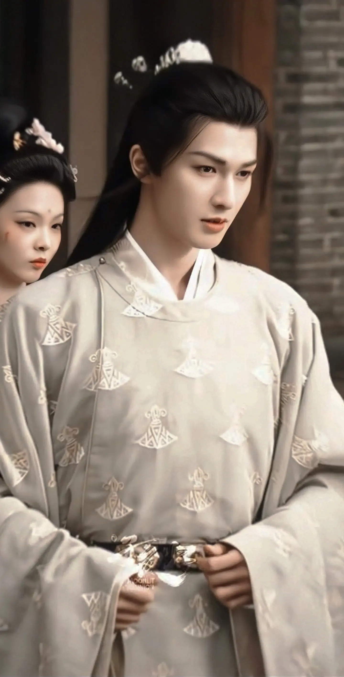 美人表哥。