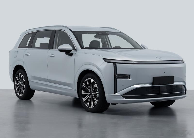 五菱星光L 这是最大的五菱SUV吧长：4980 宽：1930 高：1760这么大