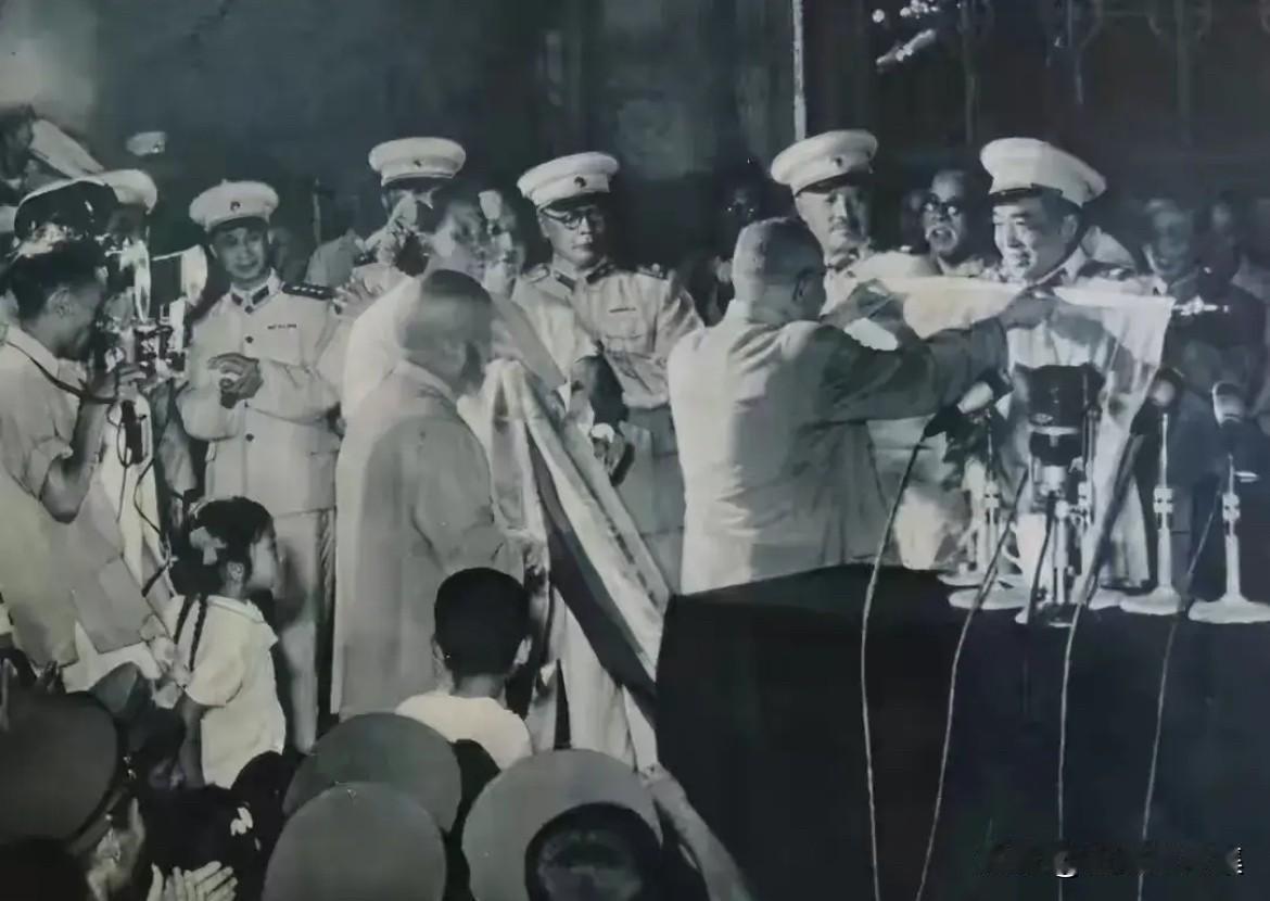 1958年，为庆祝中国人民解放军建军30周年，中央军委和国防部组织了一系列纪念活