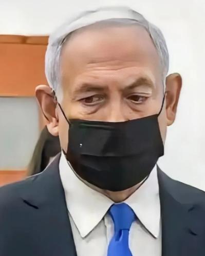 这一幕，终究还是落槌了，内塔尼亚胡，那可是在以色列政坛横晃几十年的狠角色，说他是