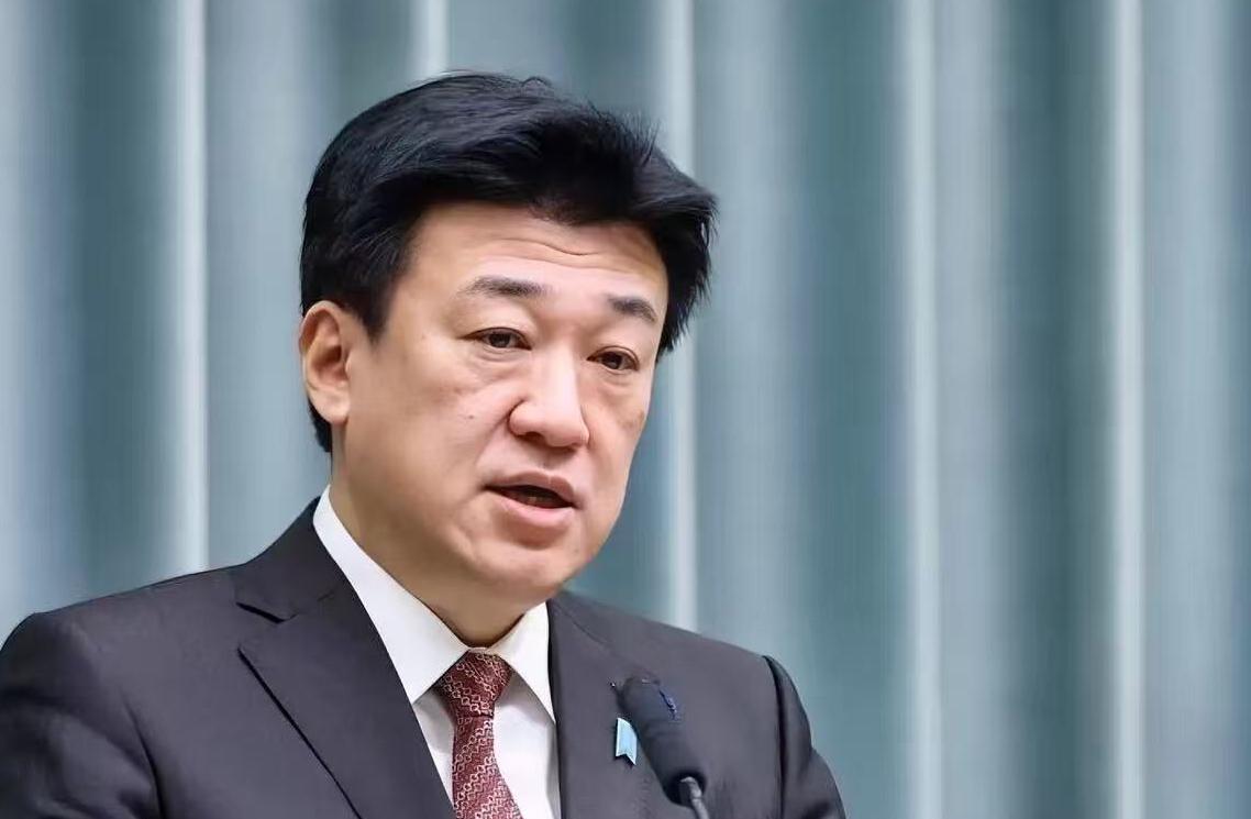 示好，日本喊话中国
当地时间3月26日，日本方面透露，此前一名日本现役军官携带1