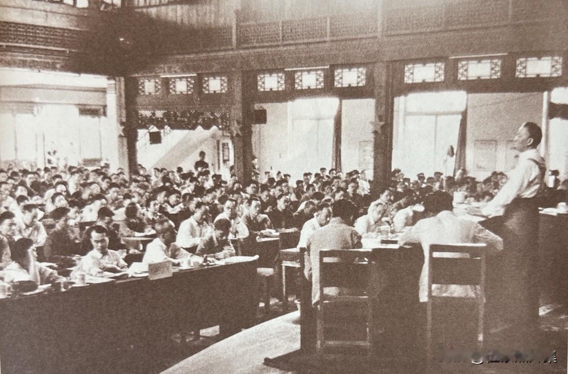 1951年5月，刘少奇同志在中国共产党第一次全国宣传工作会议上作《党在宣传战线上