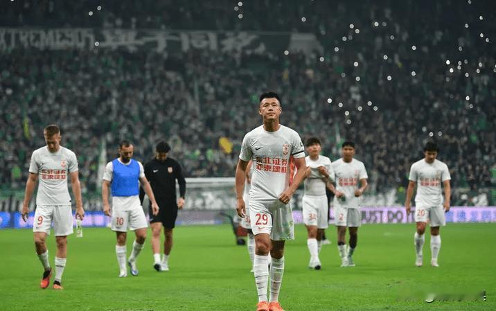 单场8球！国安国安创队史中超联赛进球纪录(4)
在中超的第27轮比赛中，国安队与