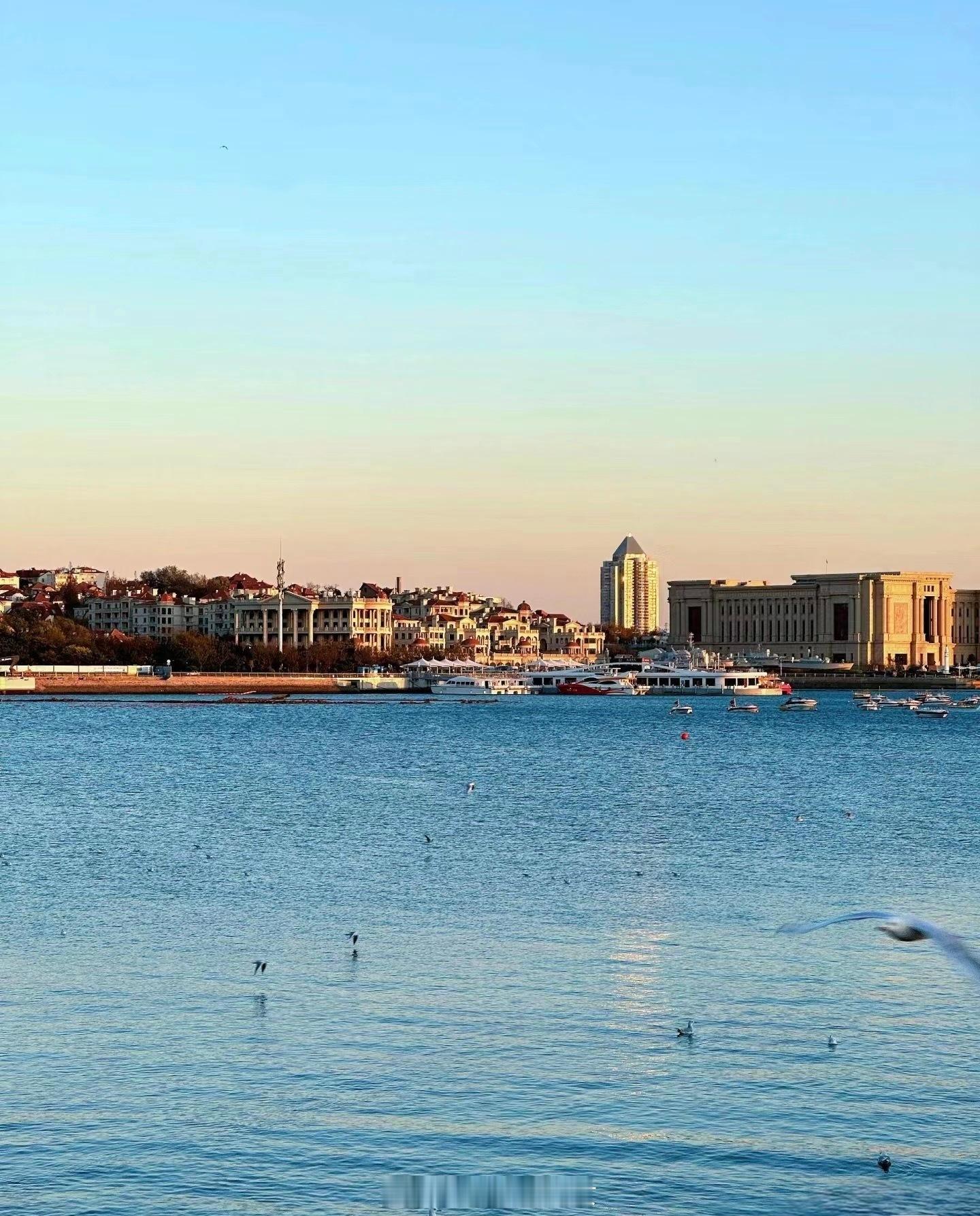 恋爱兄妹冬日心动目的地  中版恋爱兄妹  海边城市如青岛威海等是情侣约会好去处，