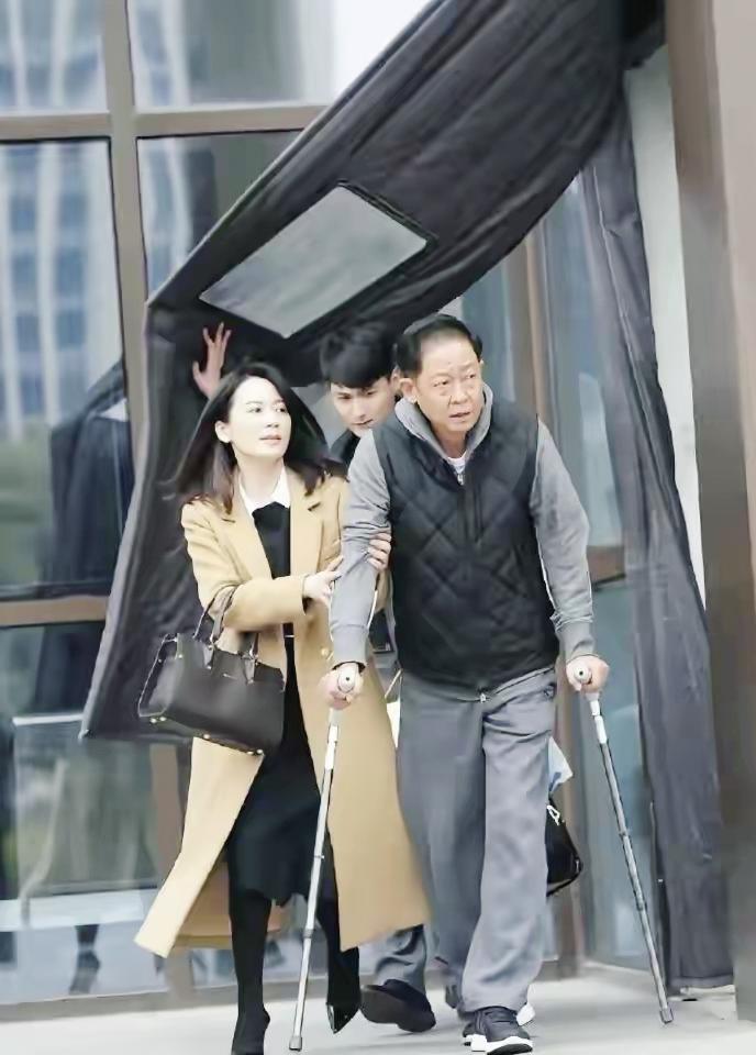 王志文旁边这个美女看着好眼熟，就是叫不出名字来！ ​​​