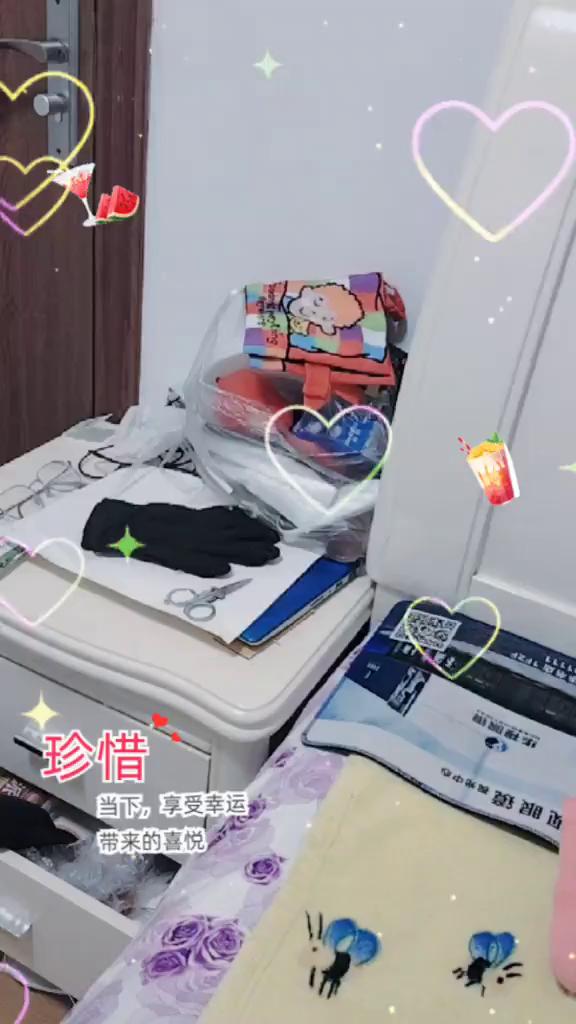 珍惜当下，享受幸运带来的喜悦。
大寒的第一条祝福我想送给你，愿这个冬天的寒风吹走