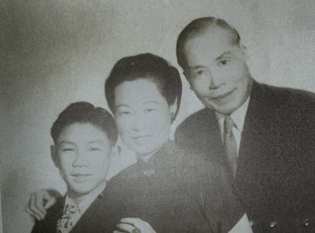 晚年李宗仁弥留之际，将前妻贵重首饰全部赠与小48岁娇妻，只因临终遗言称这一生最放