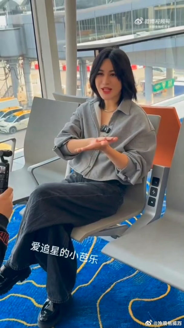 尚雯婕带着阿贝贝去创业尚雯婕创业必带的阿贝贝竟然是一条毯子！她还分享说自己的阿贝