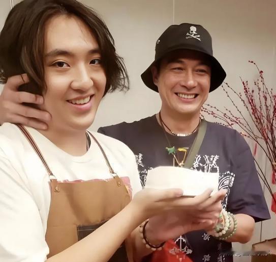 吴镇宇儿子费曼再登热搜，引出一个很普遍的现象：一路打拼、外形自律的父辈，养育出身