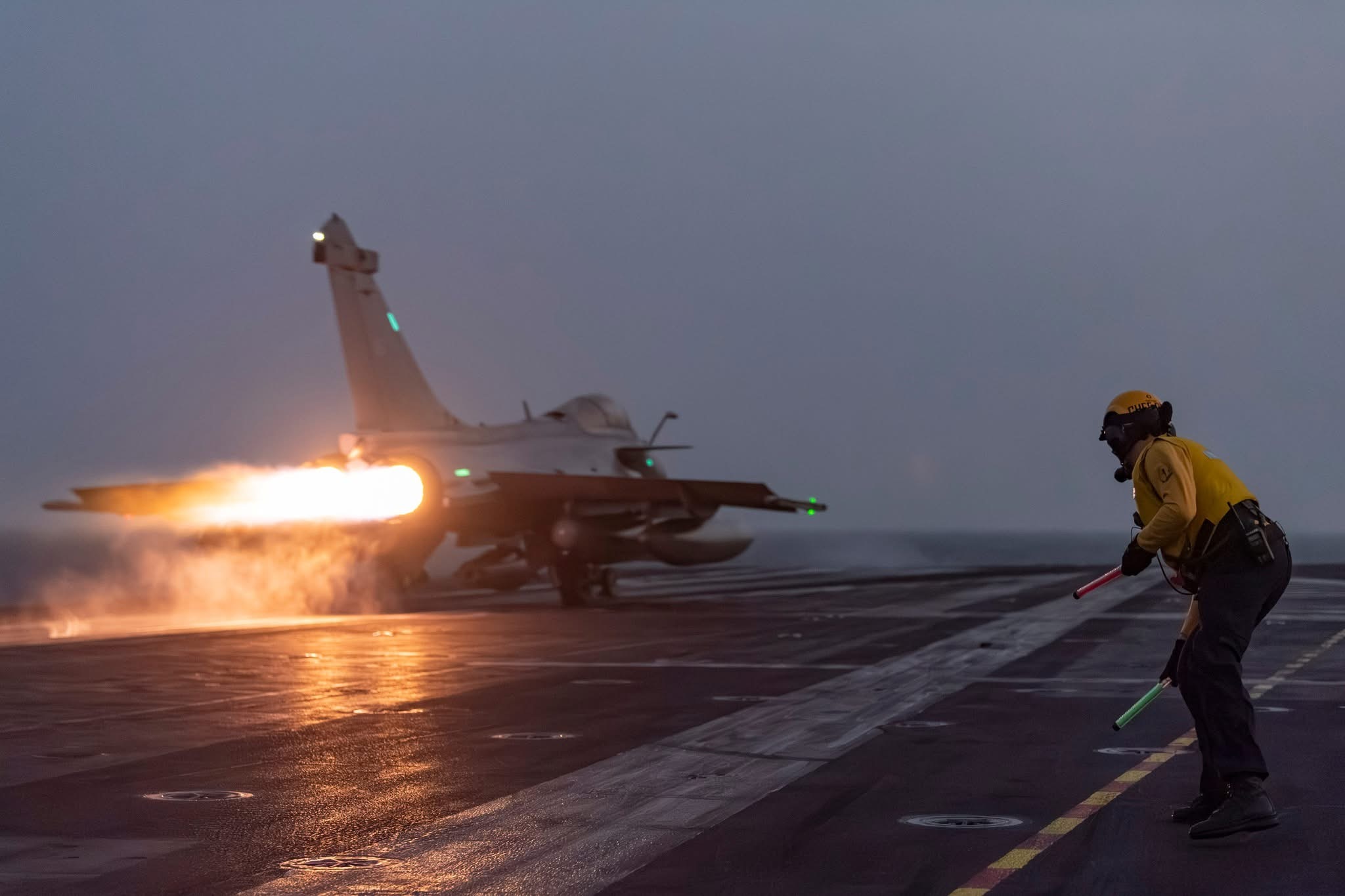 今日阵风 晚安 阵风M弹射加力起飞Photo credit: Marine na