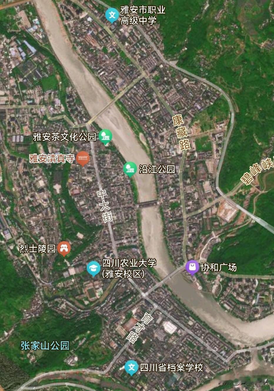 只看老城区，雅安确实不大，也就是一个大点儿的镇的规模。但看青衣江下游的新城，雅安
