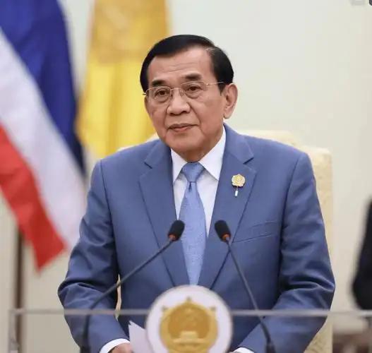 泰国这次点头，不是服中国，而是被西方逼到墙角了！泰国终于松口了，那艘卡了四年的中