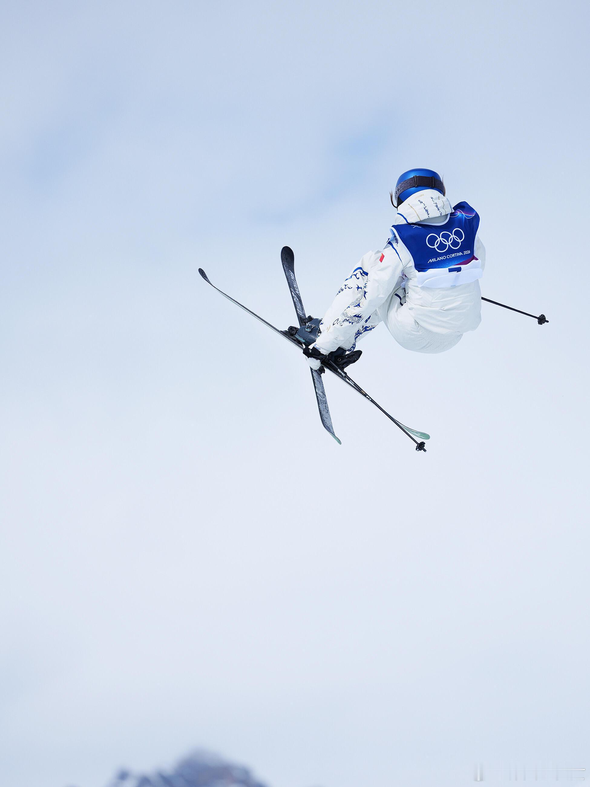 谷爱凌冬奥银牌中国队米兰冬奥首枚银牌恭喜谷爱凌！拿下米兰冬奥会坡面障碍技巧银牌，