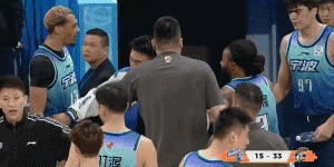 贝兹利迅速被裁，说明了什么？
昨晚宁波队对阵上海队的比赛中，宁波队外援贝兹利和队