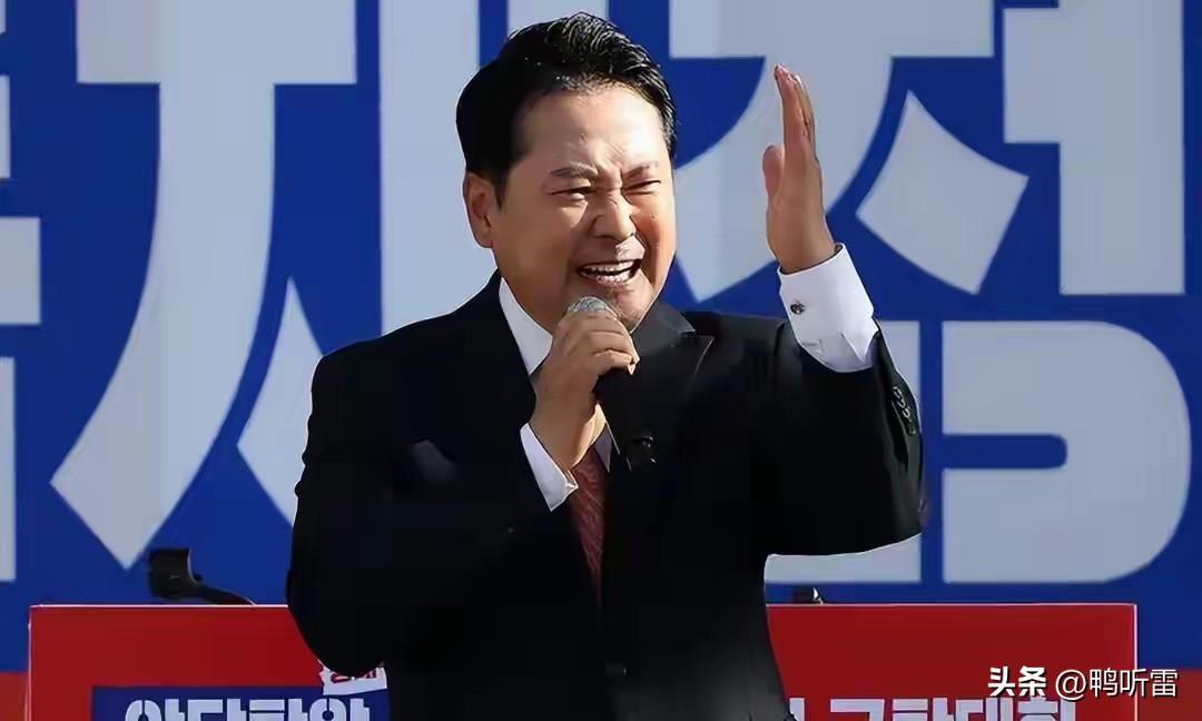 简直是杀人诛心，张东赫指责李在明对修宪改革不使用总统否决票，有违民意，而共同民主