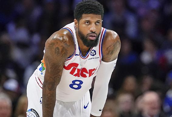 哈登：卡子哥，你兄弟乔治又搞事情啦？？？
小卡：我一直感觉不太正常，打我们那场末