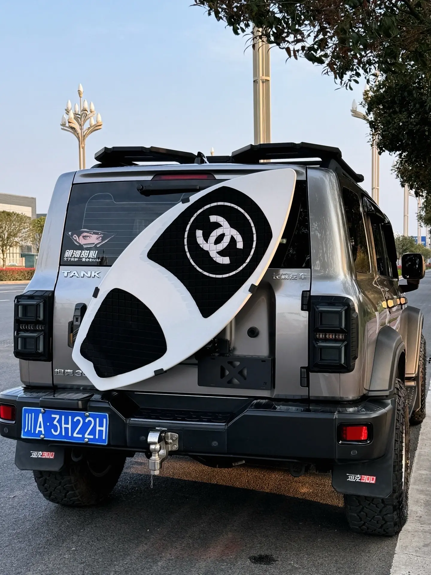 这大概就是我买车的意义吧。虽然才二十多万  但是有了自己的避风港 坦克...