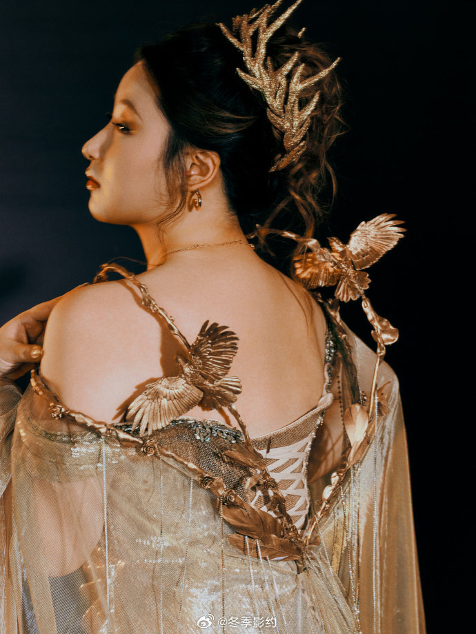 锤娜丽莎本名叫嵇嘉禾锤娜丽莎原名嵇嘉禾 大家习惯了她带来欢乐的模样，却忽略她一直